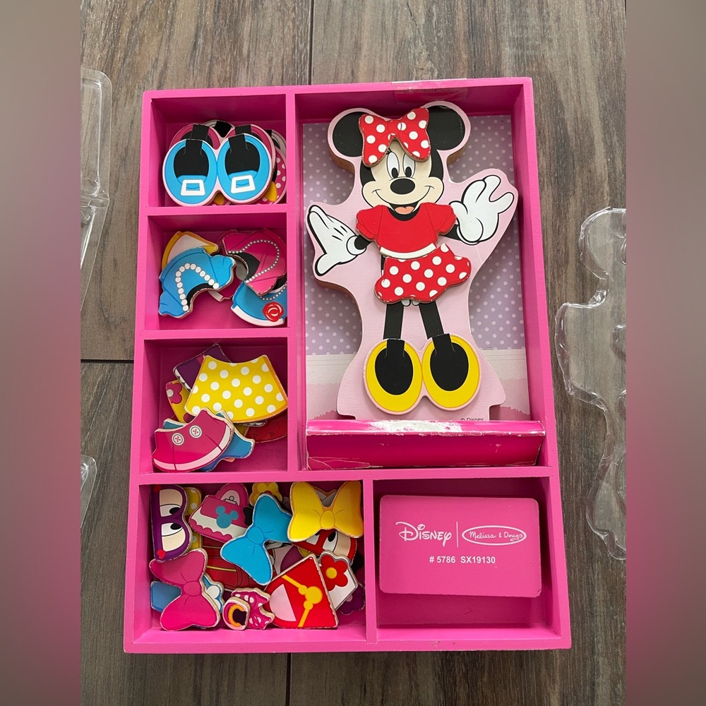 Disney Minnie Mouse Wooden Magnetic Dress-Up Set